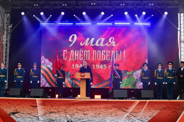 Праздничный концерт прошел на Центральной площади курорта