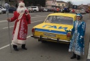 Полицейский Дед Мороз проехал по улицам Геленджика на ретроавтомобиле