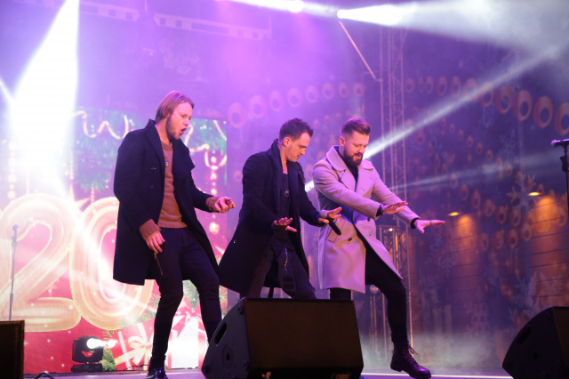 Группы «Премьер-Министр» и «Челси» спели свои лучшие песни на Центральной площади Геленджика