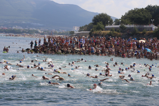12 августа в День физкультурника в Геленджике состоится традиционный физкультурно-оздоровительный заплыв через Геленджикскую бухту «Морская миля»