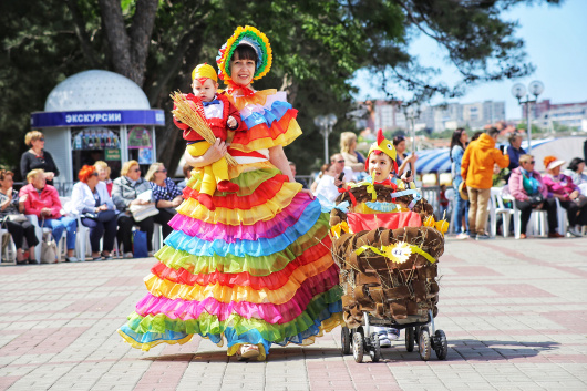 Международный день семьи в Геленджике отметили «Парадом колясок»