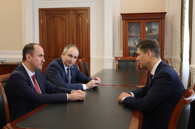  Глава города провел рабочую встречу с депутатом Государственной Думы Сергеем Алтуховым 
