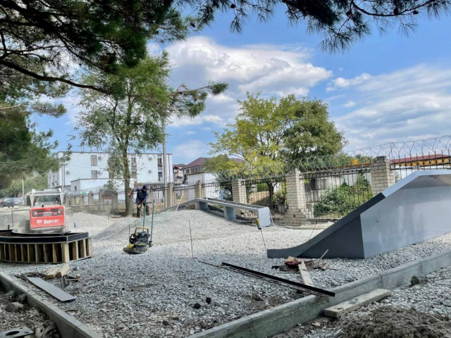  В Геленджике строят скейт-площадку 