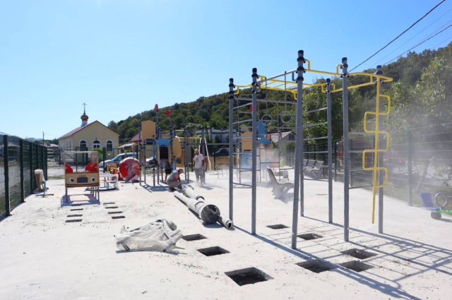 В селе Возрождение строят новую детскую площадку