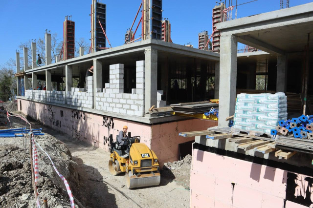 В Кабардинке продолжается строительство детского сада на 120 мест