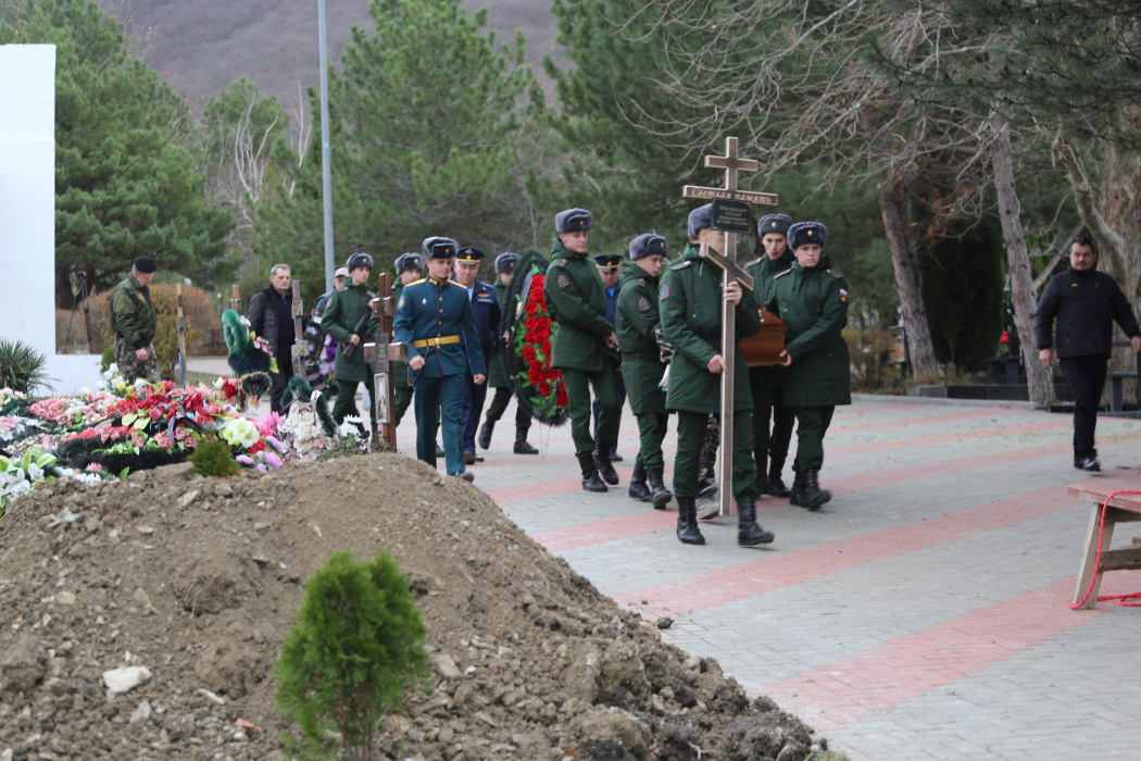 Сегодня на Аллее Героев похоронили Почетного жителя Геленджика, ветерана Великой Отечественной войны Эдуарда Николаевича Макаршина