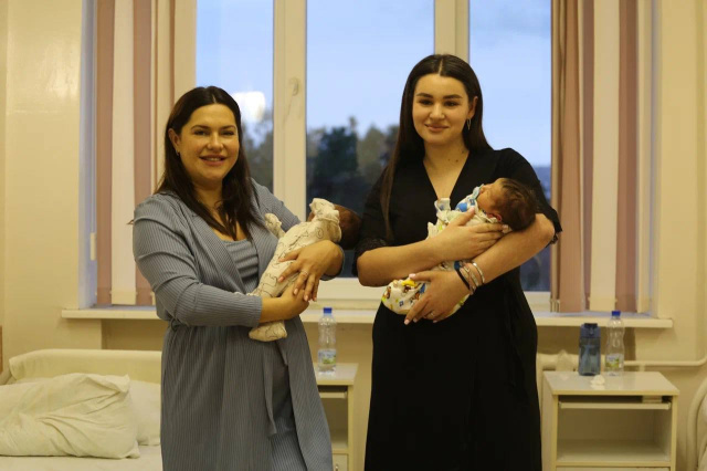  Глава Геленджика поздравил новоиспеченных мамочек 