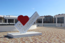 Ещё один архитектурный знак признания в любви городу установили в Геленджике