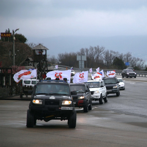 Автоколонна с флагами «75 лет Победе» проехала по улицам Геленджика