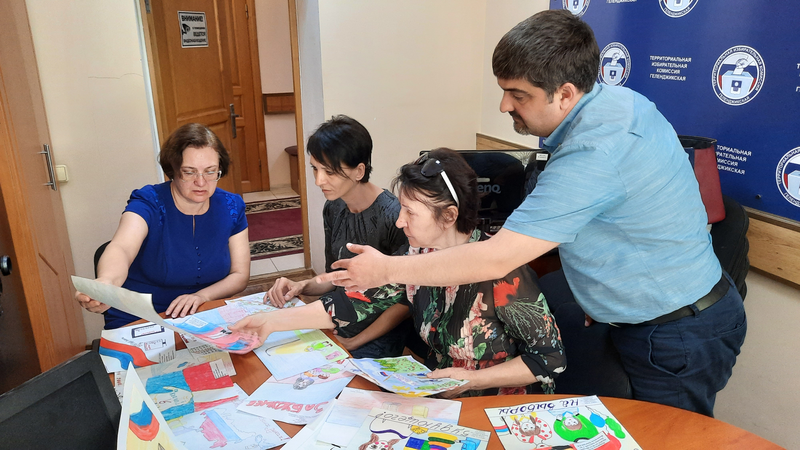 Территориальная избирательная комиссия Геленджикская провела конкурс детского рисунка