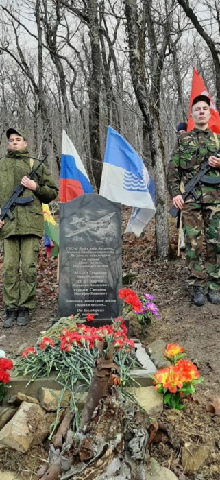 На горе Ёжик открыли памятник лётчикам бомбардировщика Черноморского флота