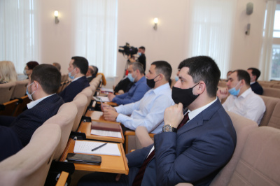 Парламентарии всех уровней встретились с представителями Краснодарского филиала Государственной компании «Российские автомобильные дороги». 