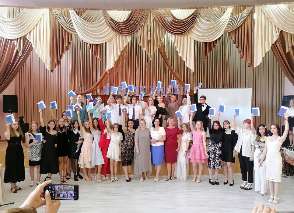 Глава Геленджика поздравил выпускников школ с вручением аттестатов