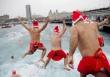 25 декабря в 13:00 на геленджикском городском пляже пройдет новогодний заплыв Дедов Морозов