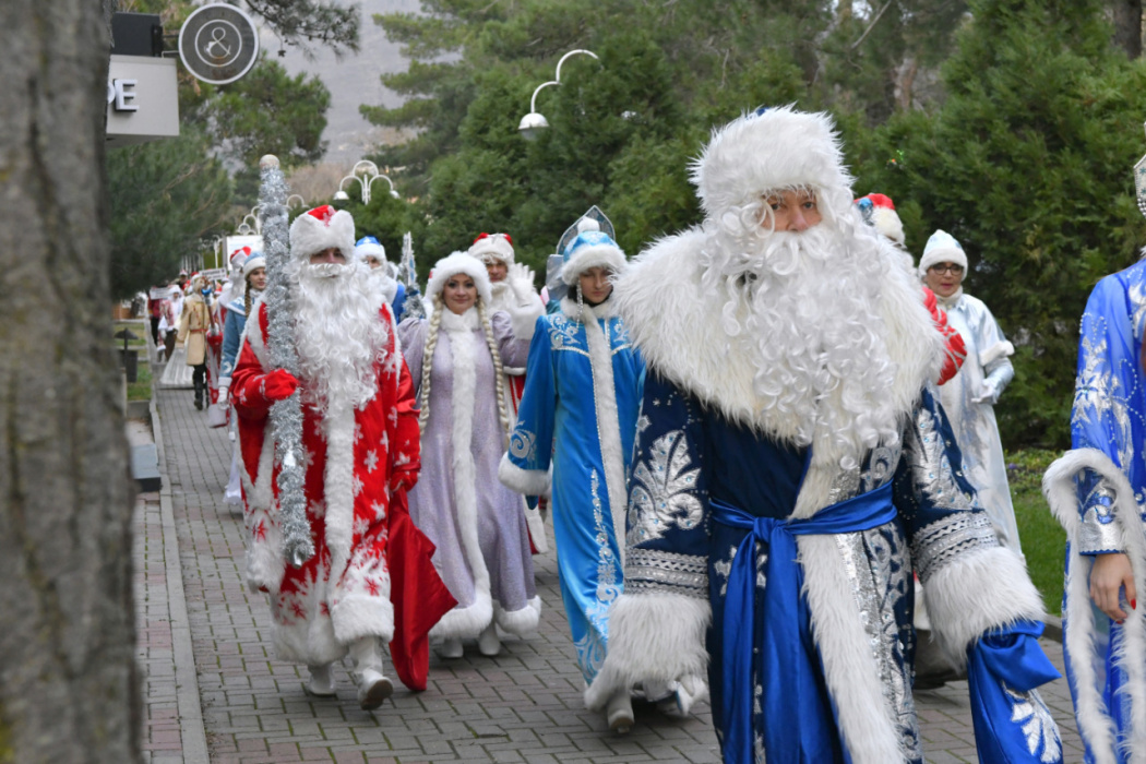 Сегодня Деды Морозы устроят парад в Геленджике