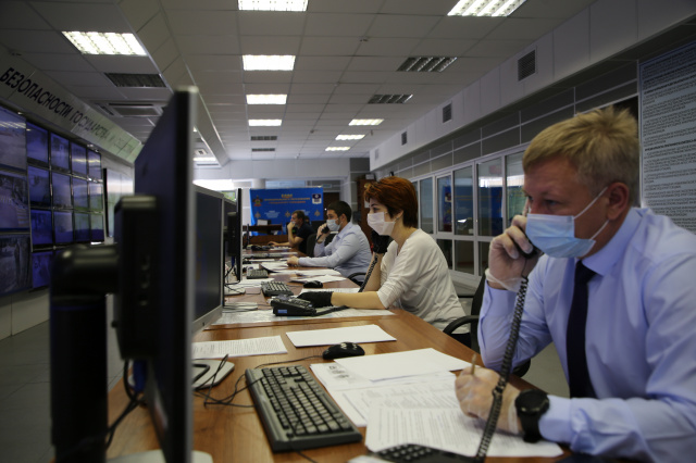 Геленджикские депутаты приняли участие в работе call-центра по коронавирусу