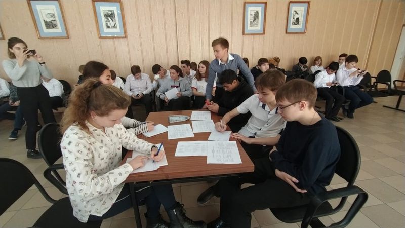 Молодежь Геленджика приняла участие в деловой игре  «Парламентские дебаты»