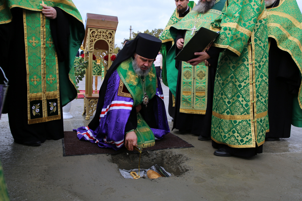 В Геленджике заложили камень в основание строящегося храма в честь Преподобного Севастиана Карагандинского.