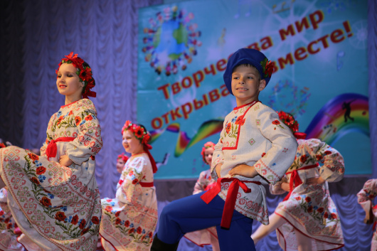 Десятки детских  творческих коллективов курорта – танцевальных, вокально-инструментальных, а также оркестры и ансамбли, в эти дни принимают участие в муниципальном этапе краевого конкурса «Молодые дарования Кубани»
