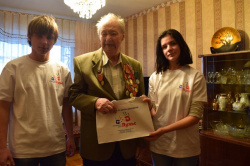 Волонтеры молодежного центра «Пульс» поучаствовали в акции «Согреем сердца ветеранов»