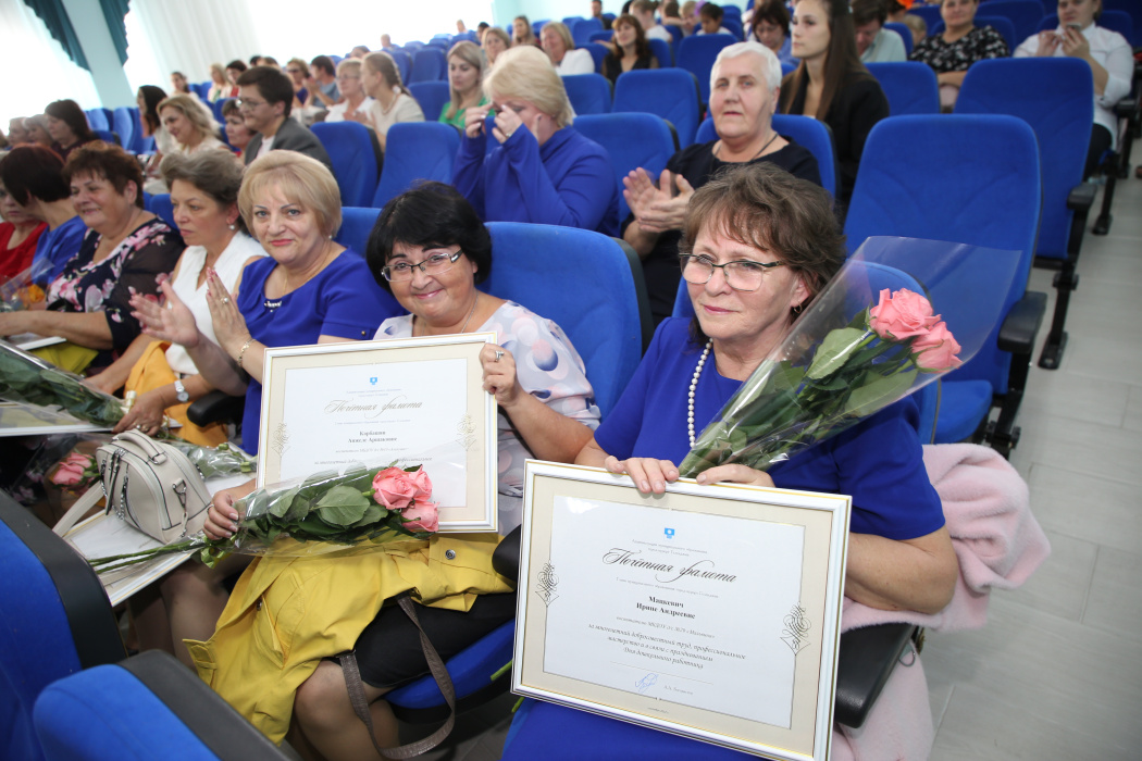 Лучших воспитателей и дошкольных работников Геленджика наградили в профессиональный праздник
