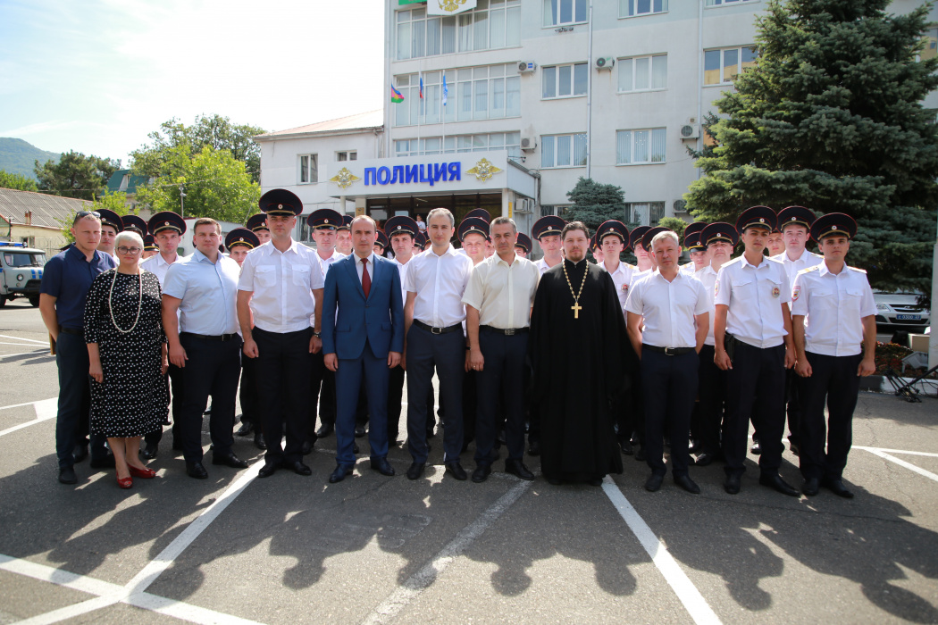 Геленджикских полицейских наградили за спасение людей при пожаре