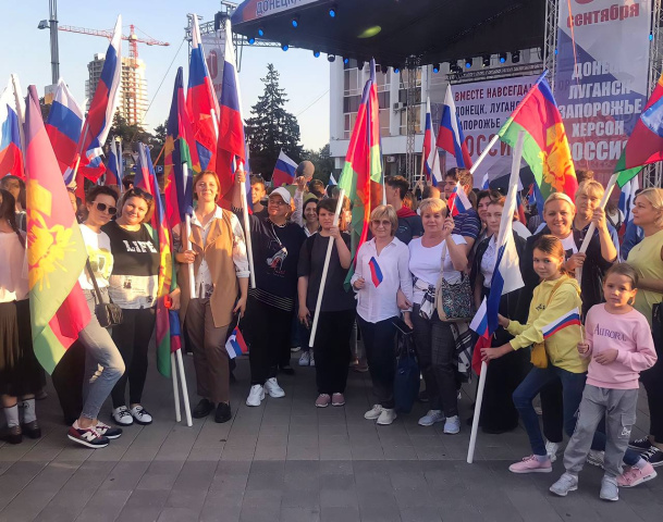 Геленджичане принимают участие в митинге-концерте в Краснодаре. 