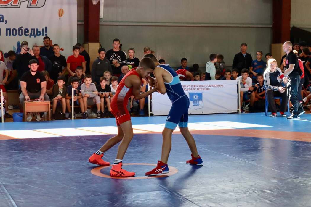 В Геленджике открыли турнир по греко-римской борьбе на призы Олимпийского чемпиона Николая Балбошина