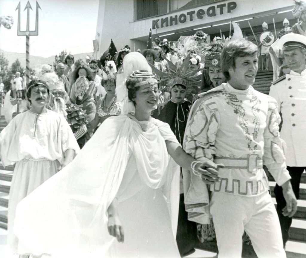 Выступление в честь открытия «Сезона-1983», 4 июня 1983 год, Геленджик, фото С. Г. Каторжнова (фонд фотодокументов, №373)