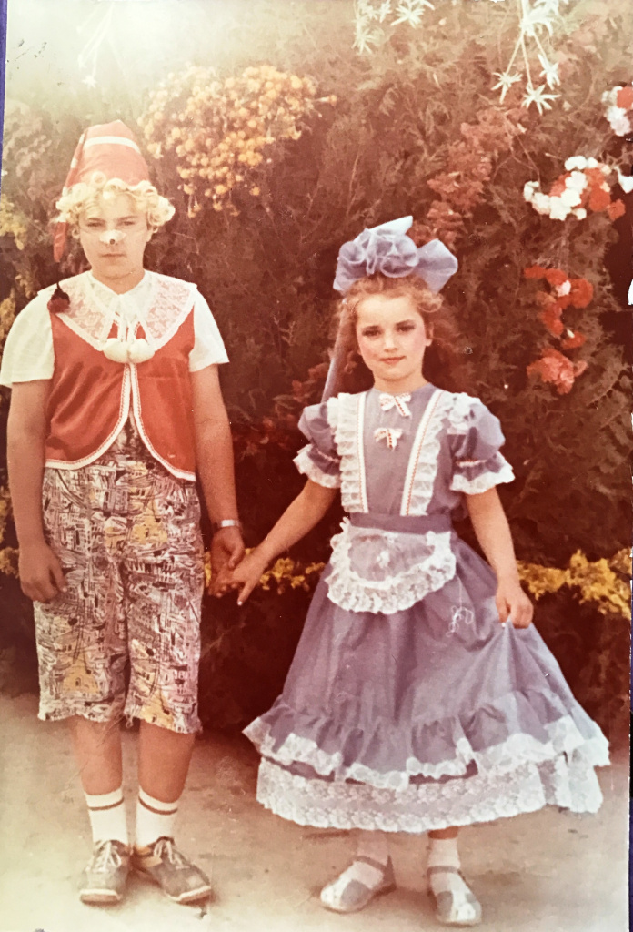 Участники геленджикского карнавала, 1990 год (из архива семьи Костюлиных)